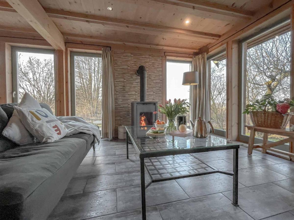 Traumhaff Kuestenchalets - Einzigartige Chalets An Der Ostsee. Ganz Aus Laerchenholz Mit Kamin Und Sauna Vogelsang-Warsin Eksteriør billede