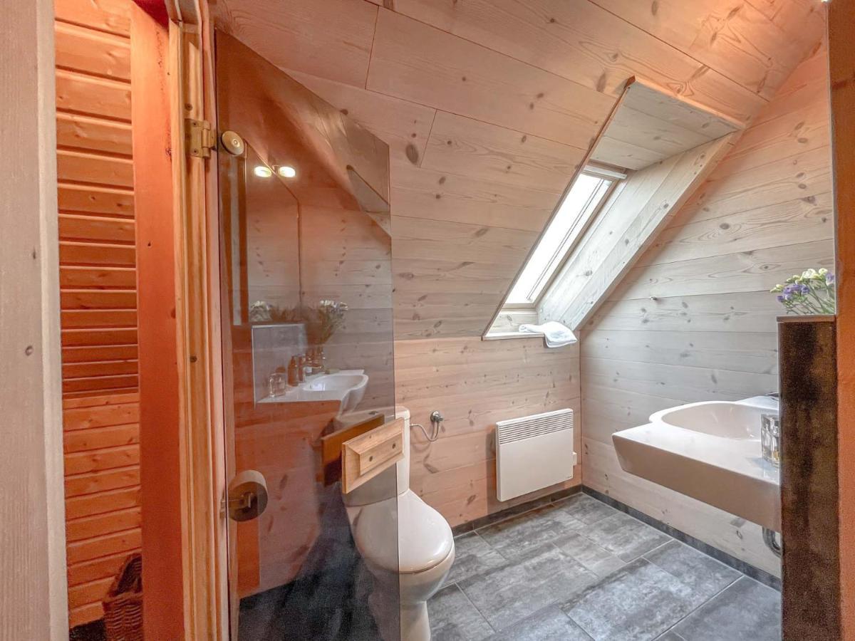Traumhaff Kuestenchalets - Einzigartige Chalets An Der Ostsee. Ganz Aus Laerchenholz Mit Kamin Und Sauna Vogelsang-Warsin Eksteriør billede
