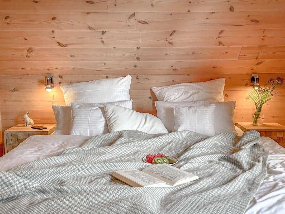 Traumhaff Kuestenchalets - Einzigartige Chalets An Der Ostsee. Ganz Aus Laerchenholz Mit Kamin Und Sauna Vogelsang-Warsin Eksteriør billede