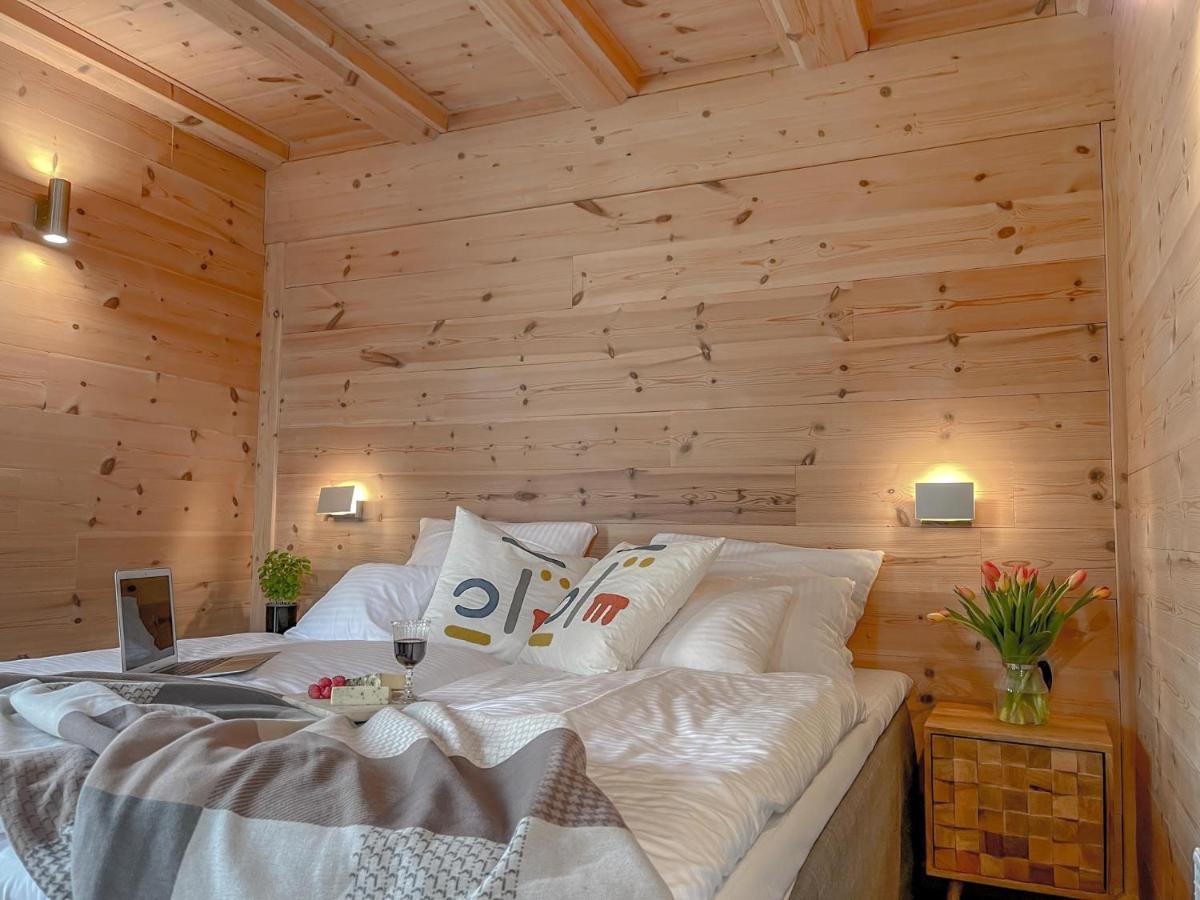 Traumhaff Kuestenchalets - Einzigartige Chalets An Der Ostsee. Ganz Aus Laerchenholz Mit Kamin Und Sauna Vogelsang-Warsin Eksteriør billede